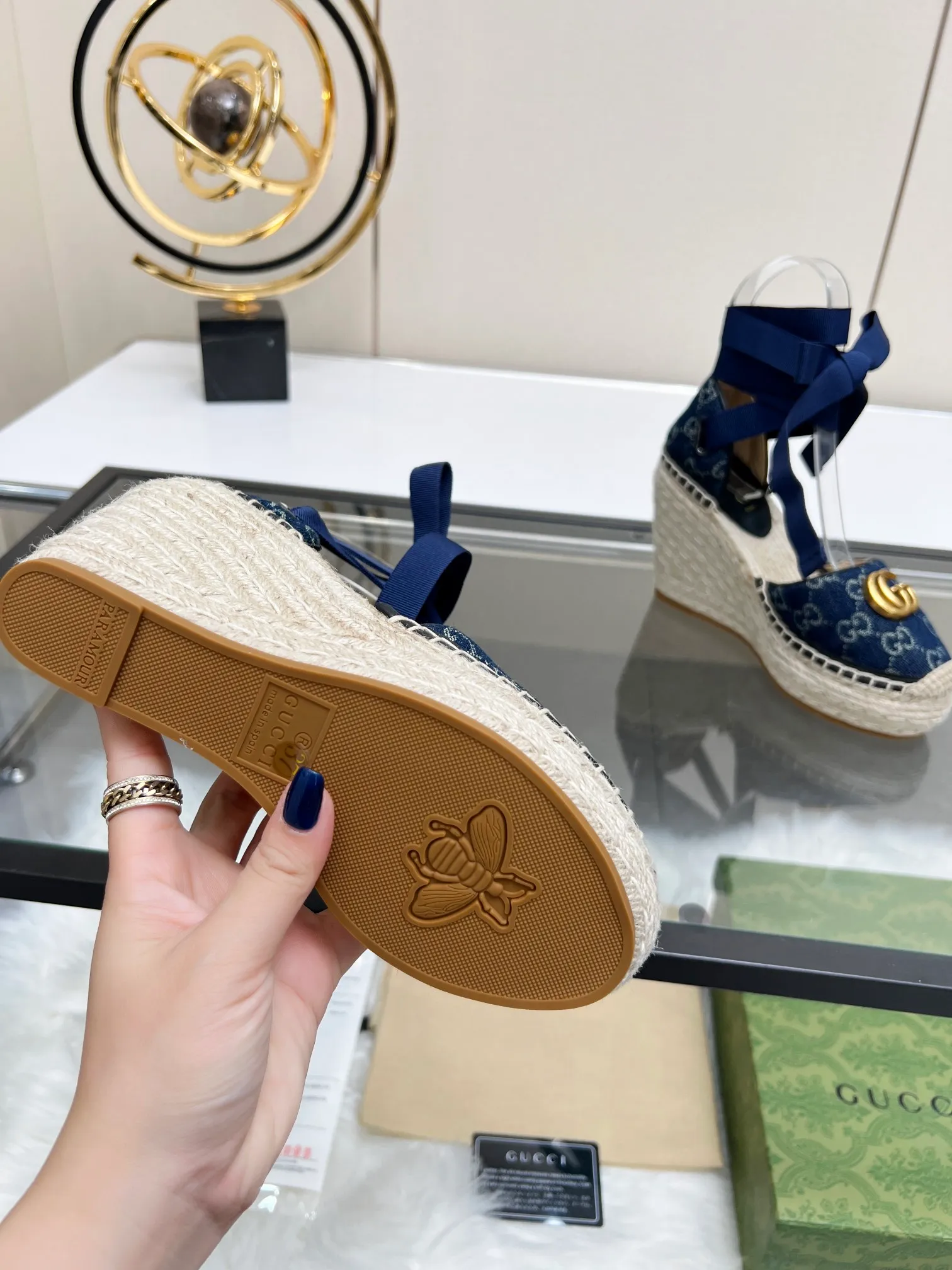 👟👟Ex-factory price 440👟👟 GUCCI wedge fisherman sandals, thick-soled straw, high-end quality, fabric: double G fabric, electric embroidery, lining: mixed sheepskin lining, yardage: 35 ~ 42, color: light blue. Dear new and old customers, the picture has been updated, please transfer the image to change. The upgraded version of the wedge heel currently has more than 40 colors. Transfer the image and sell it.